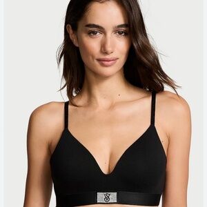 Lightly lined wireless bra
